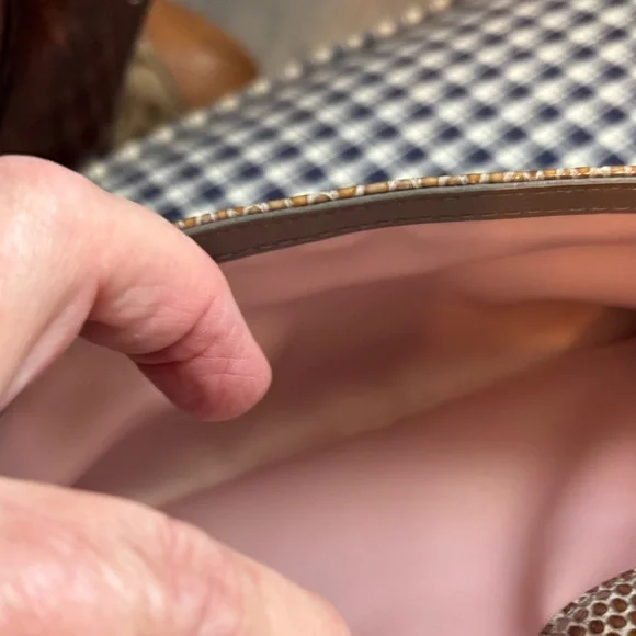 Coach Madison wristlet, limited edition in a  pleated satin design - Picture 9 of 14